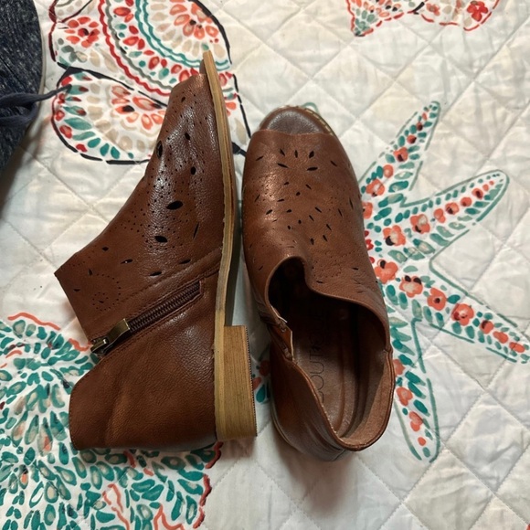 Corkys boutique women’s booties 
Toe end opened - Picture 1 of 4
